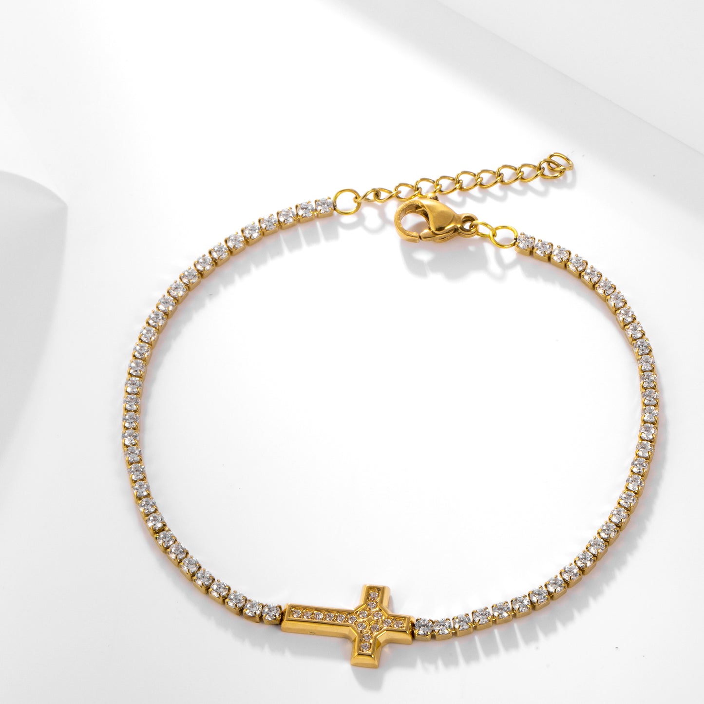 Sphere&Style Cross Bracelet