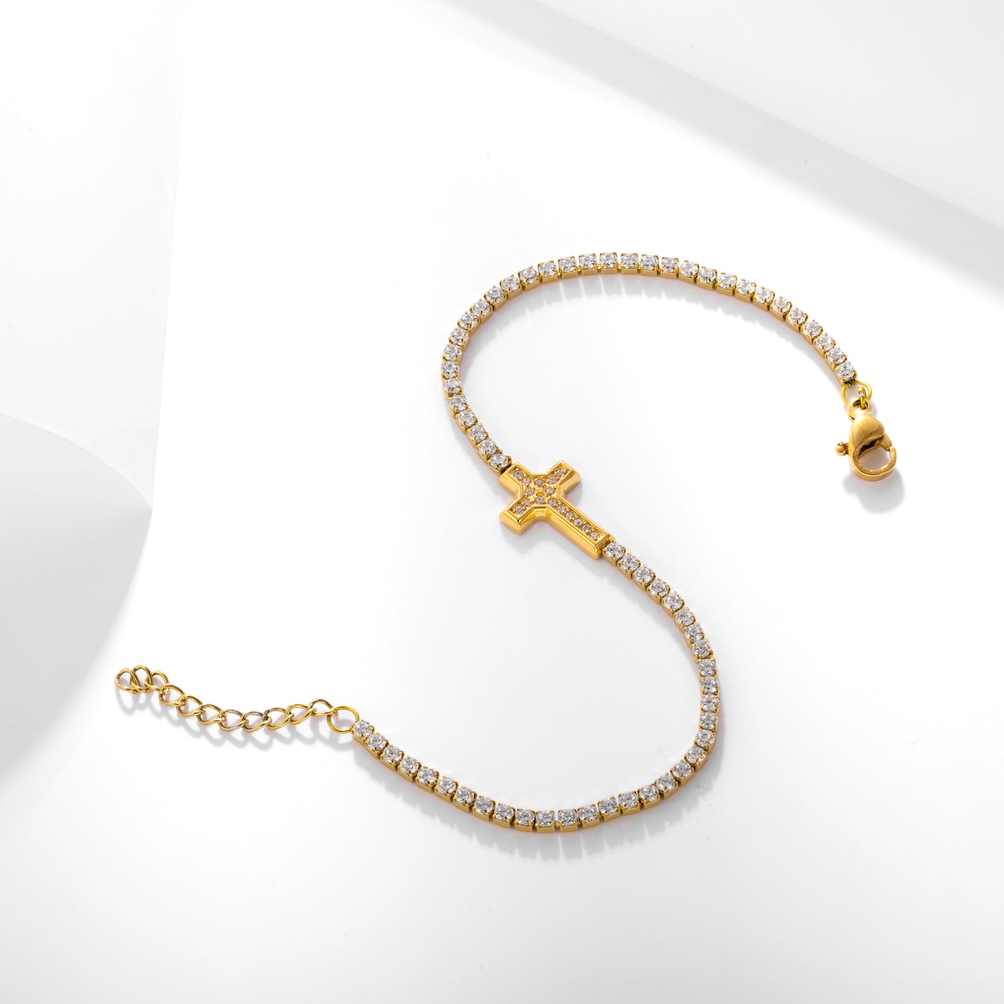 Sphere&Style Cross Bracelet