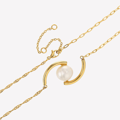 Sphere&Style Double Arc Pearly Pendant Necklace