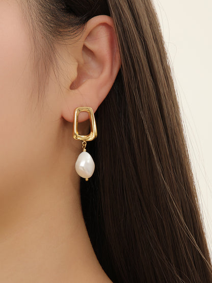 Sphere&Style Drooped Pearls Earrings