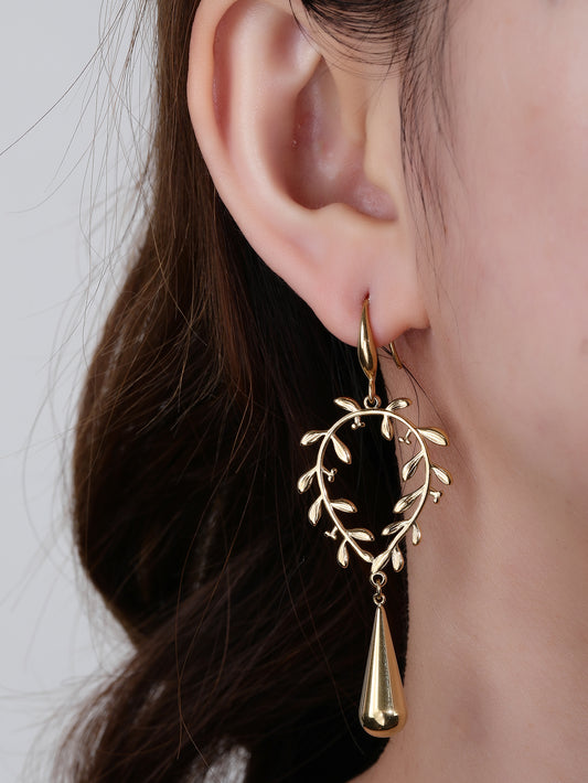 Sphere&Style Golden Leaf Earrings With Teardrop Pendant