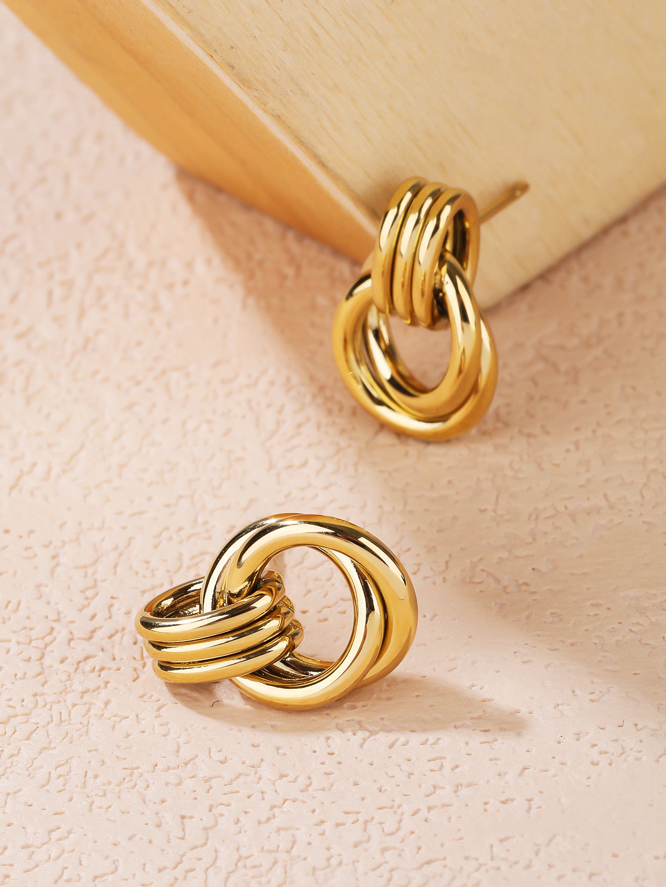 Sphere&Style Twisted Stud Earrings