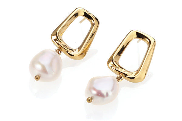 Sphere&Style Drooped Pearls Earrings